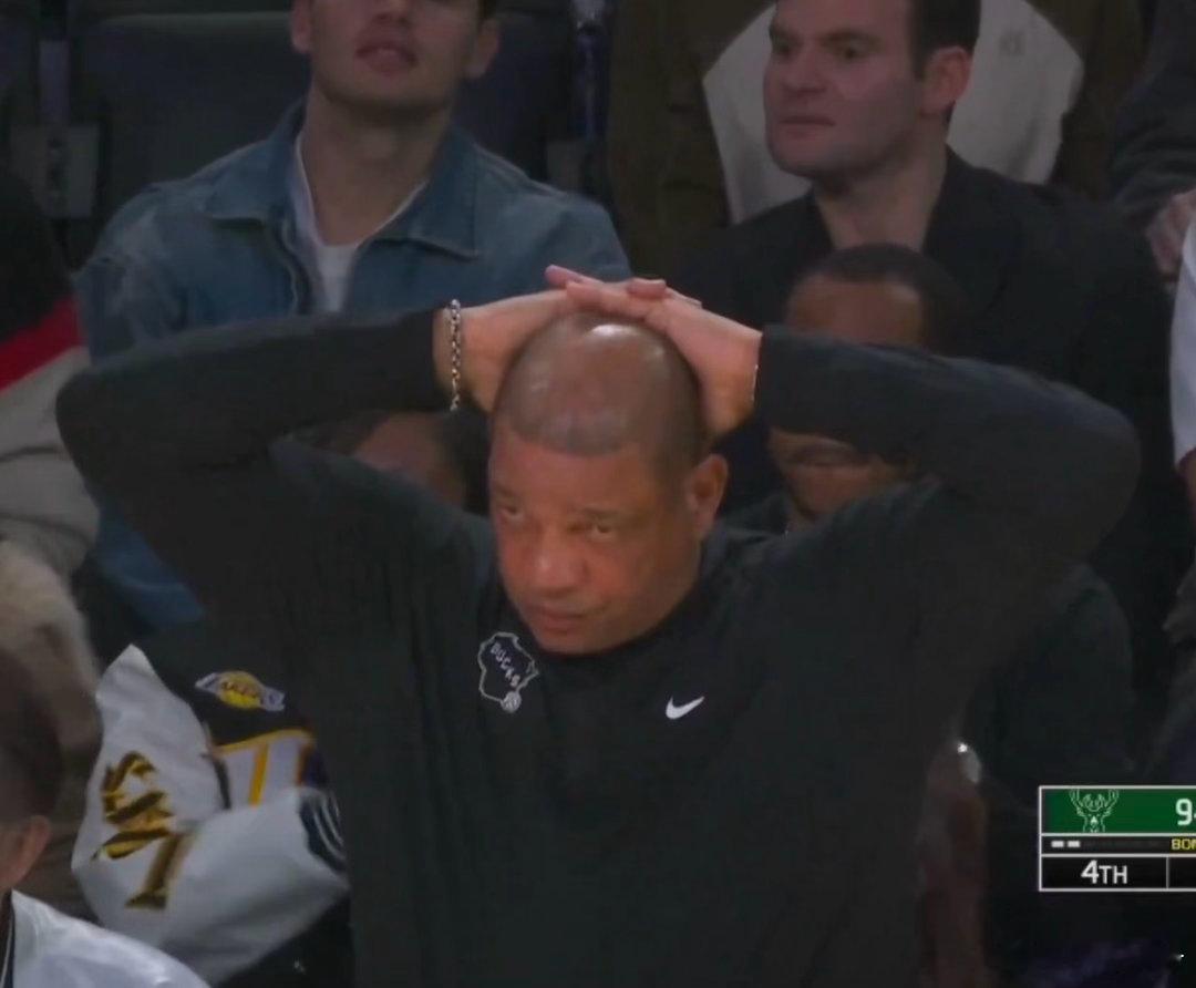 看看治哥吧，1比3悬崖边上了看看活塞吧，1比3悬崖边上了看看登哥吧，2比2但是昨