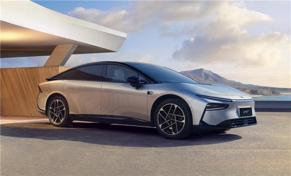 小鹏汽车CEO何小鹏最近的采访发言，直接给汽车圈扔了颗“深水炸弹”——“十年后，