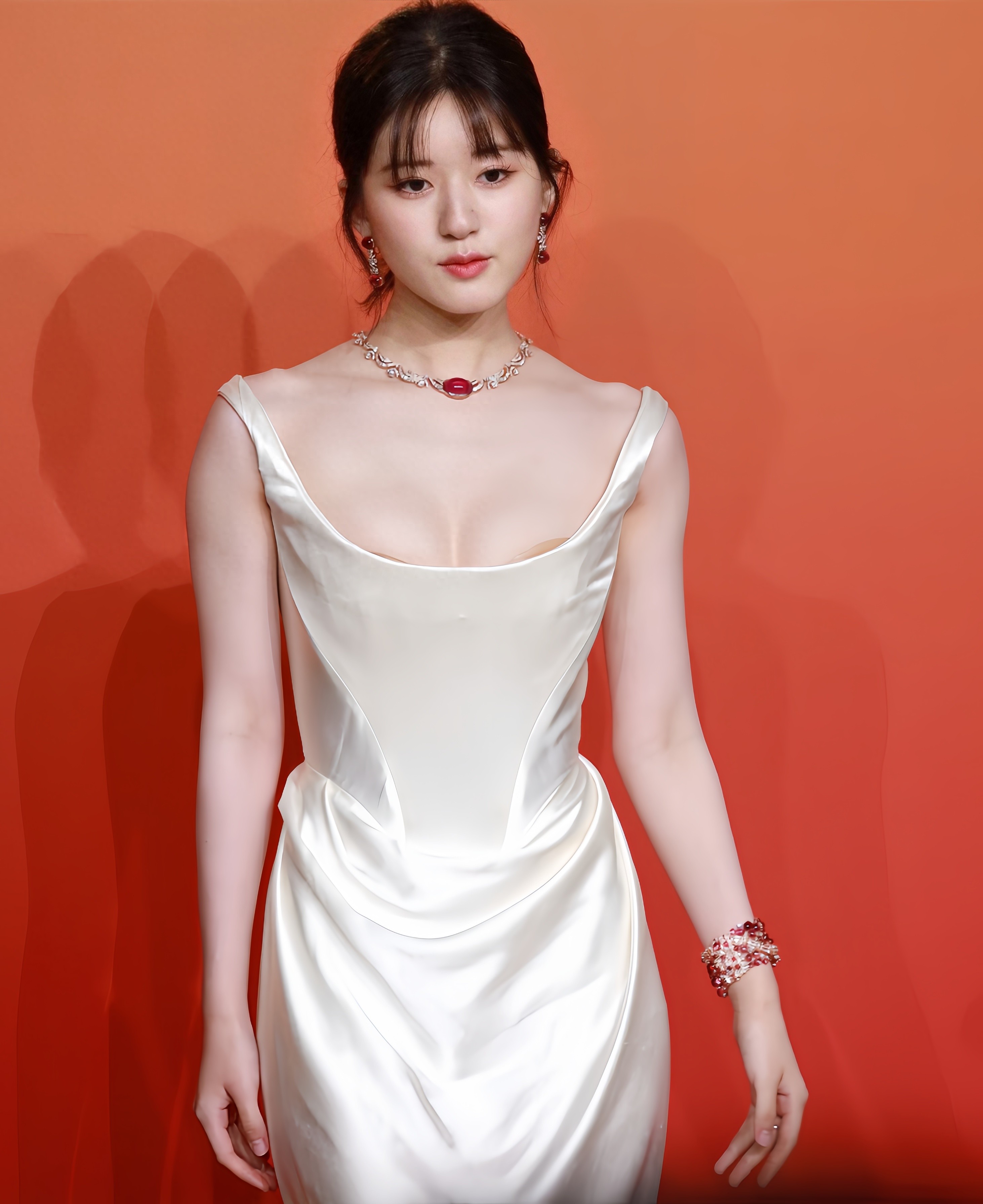 赵露思最新写真曝光！这身材比例太绝了，网友：仙女下凡！