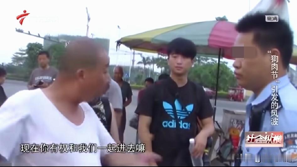 看着就发怵！爱狗人士强闯狗肉加工点，差一点爆发冲突。他们不但声势浩大，组织了几
