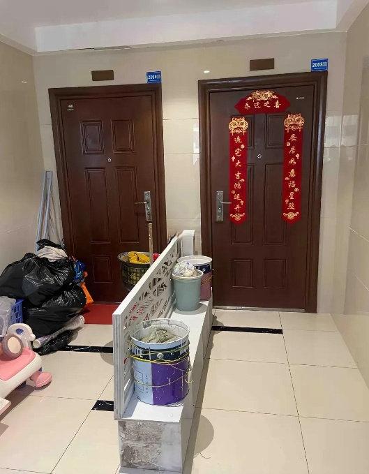 小区里的一幕，不得不说，太和谐了吧？[捂脸哭]