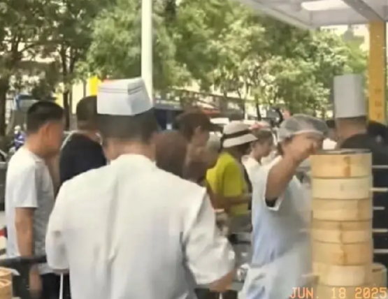 “受大环境影响，星级酒店，也卖起了早餐和外卖！”近日，陕西延安，多家酒店，由于近
