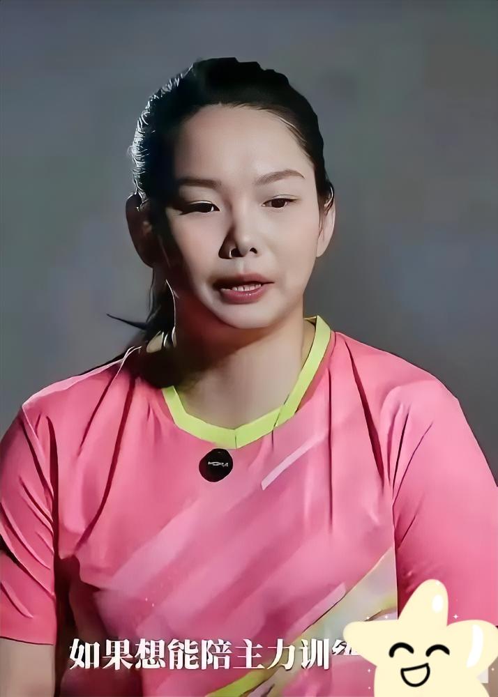 明眼人其实都能看得出来。孙颖莎领奖后，第一个冲过去抱住的人，不是教练马琳。而