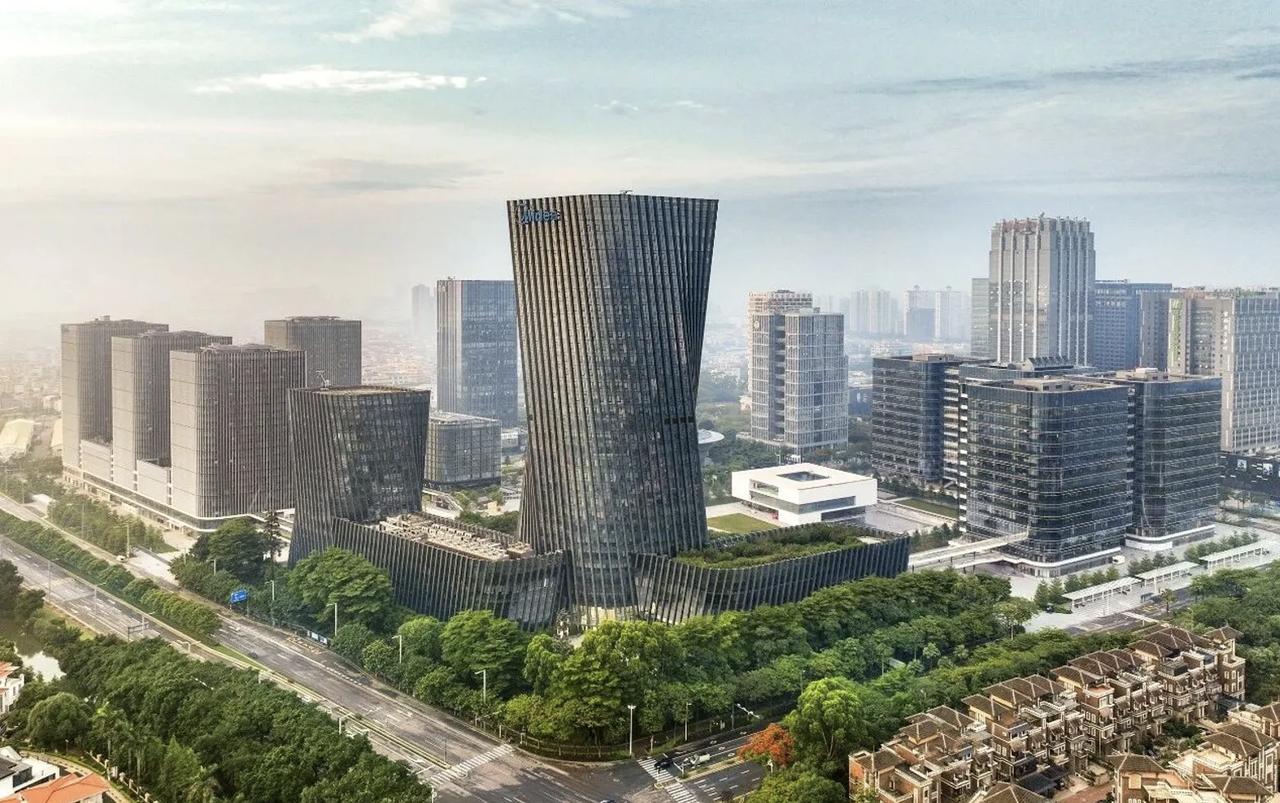 总投资70亿元美的集团全球总部中心三期在广东顺德落成总投资70亿元的美的