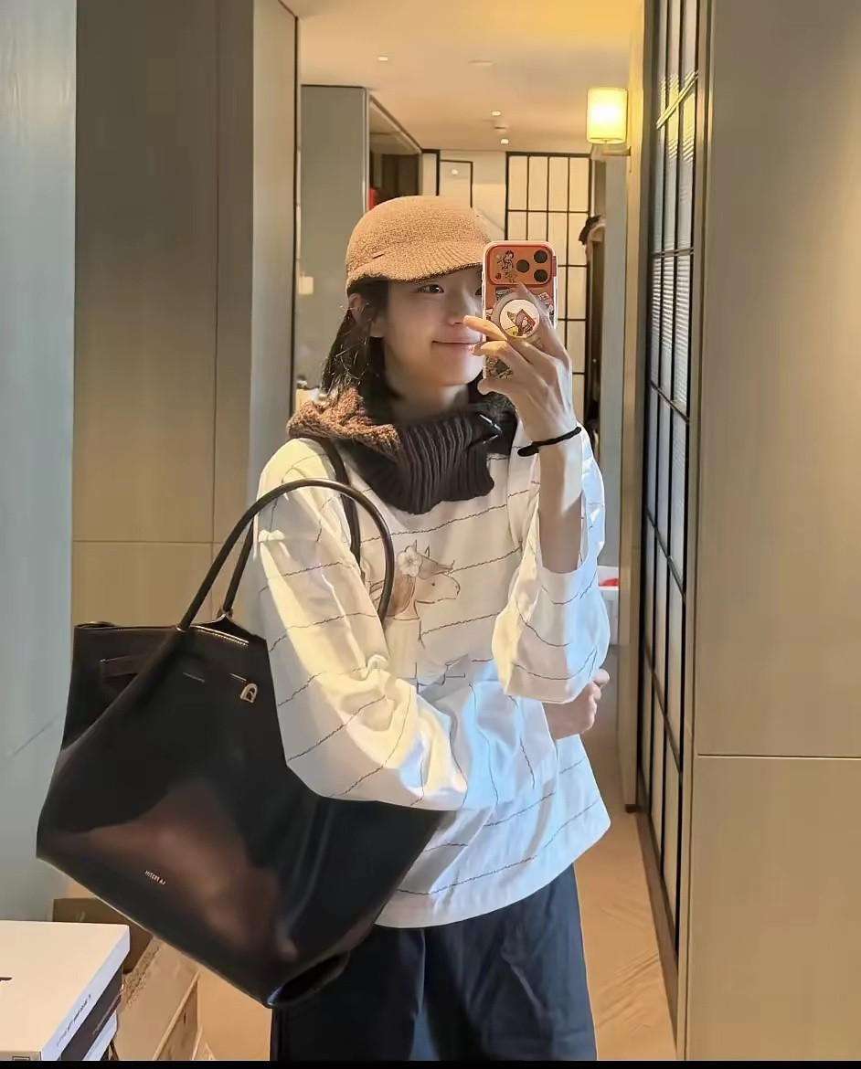 剧宣售后出神巧合！井柏然送孙千私服，巧撞女友代言品牌全网玩梗热播剧《早春晴朗》热