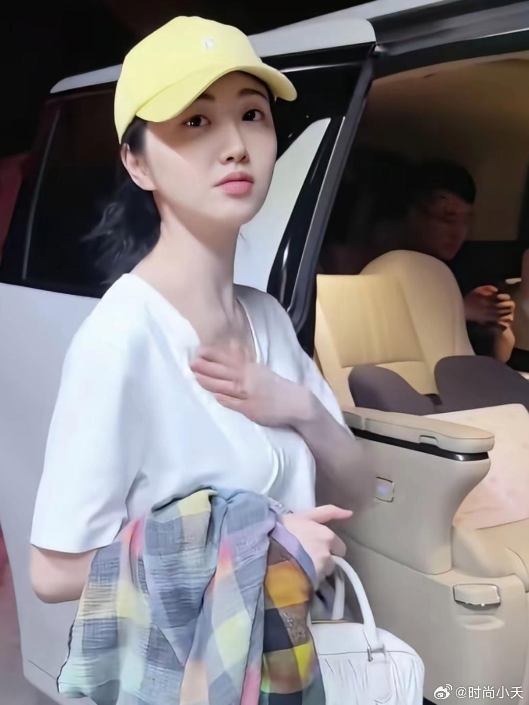 女生减肥只有减小的，没有减塌了的吧！景甜这是啥情况？