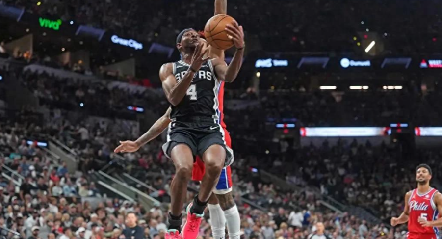 这个福克斯到底要咋处理卡斯尔哈珀打的越来越好了，现在卡斯尔进攻影响力感觉已