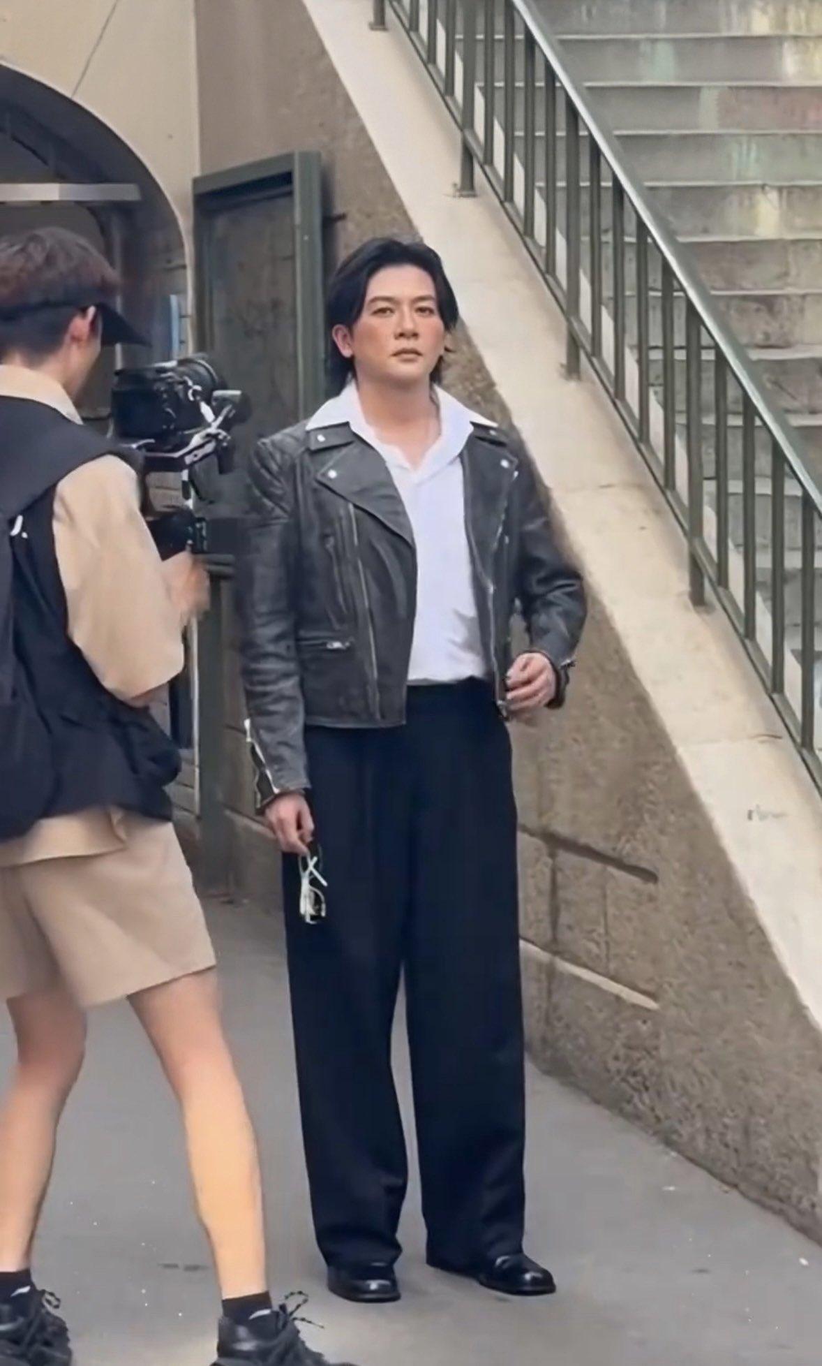 天呐，52岁苏有朋你还认得吗？26年6月底巴黎时装周的生图上，如果不是旁边有