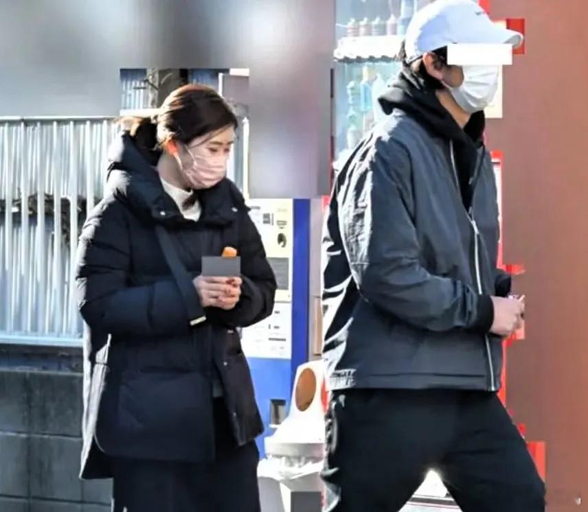 福原爱官宣三胎儿子出生，本是喜事，却在日本网络上骂声不断。当年她与江宏杰还未离婚