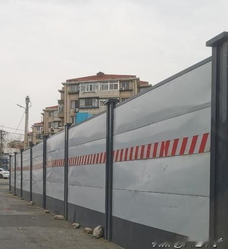 头些日子去沙河口区春柳街道，发现大连市中心医院新建北院综合楼，已经建完了。马