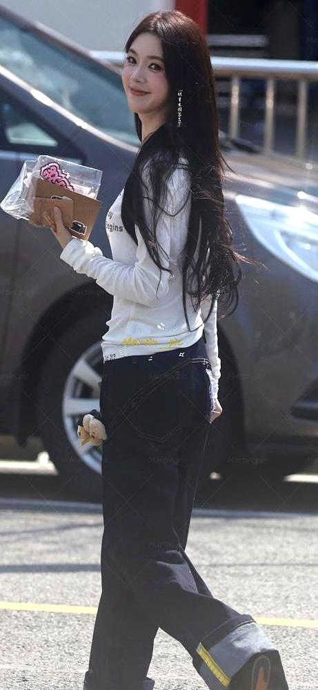 陈瑶参加《乘风破浪》时，舞台上的“真心”惹人心动。她说了句“我饿坏了