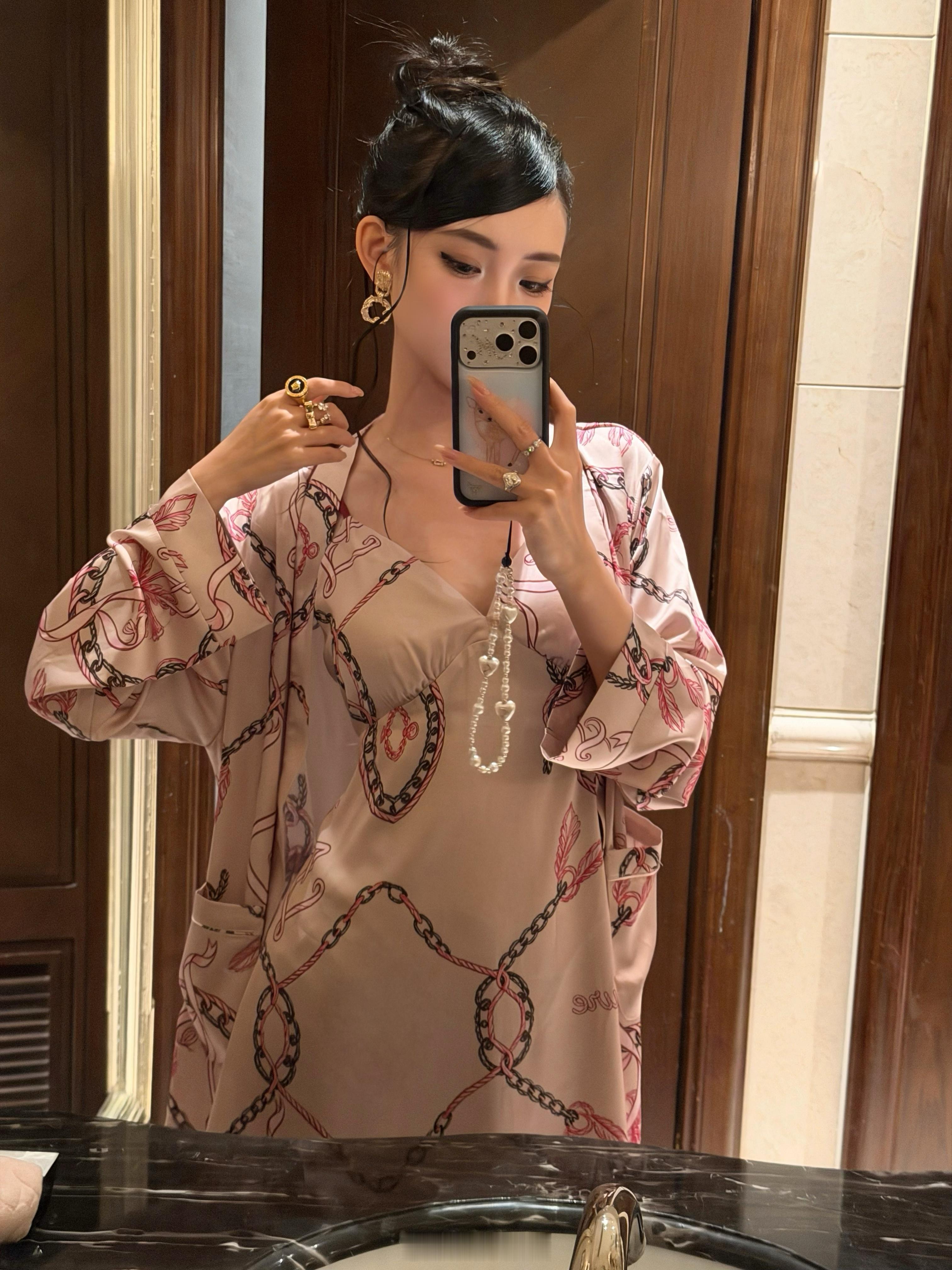 晚上好🌙来放送一波美图！！无条件偏爱这种复古的浪漫精致感光是看着心情都美妙了起