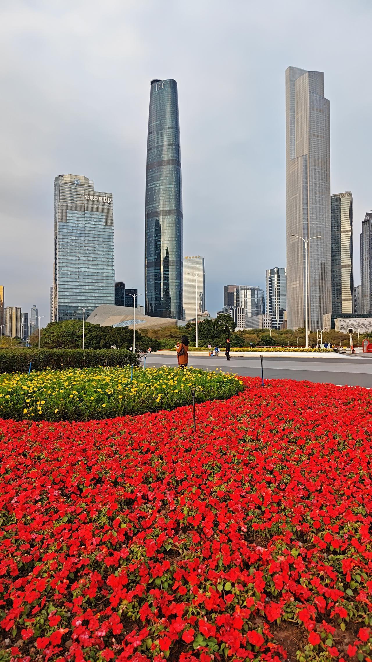 这里是花城广州，中国优秀旅游城市，一座传统和现代交融的城市。这里有中国最壮观的摩