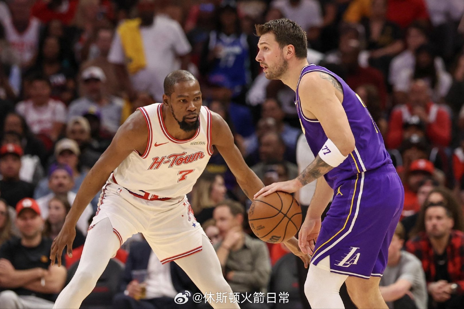 凯文·杜兰特在NBA2K历史上的平均评分排名第五，为92.3杜兰特在2K27中获得93分，在历史总榜