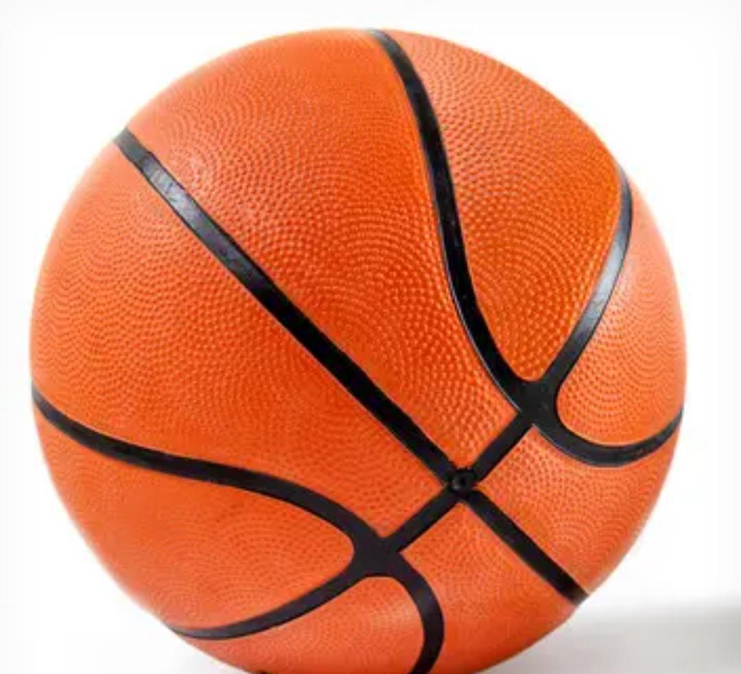 今明两场球类比赛，央视直播情况如下：篮球迷们注意了，这个周末的赛事转播有点意