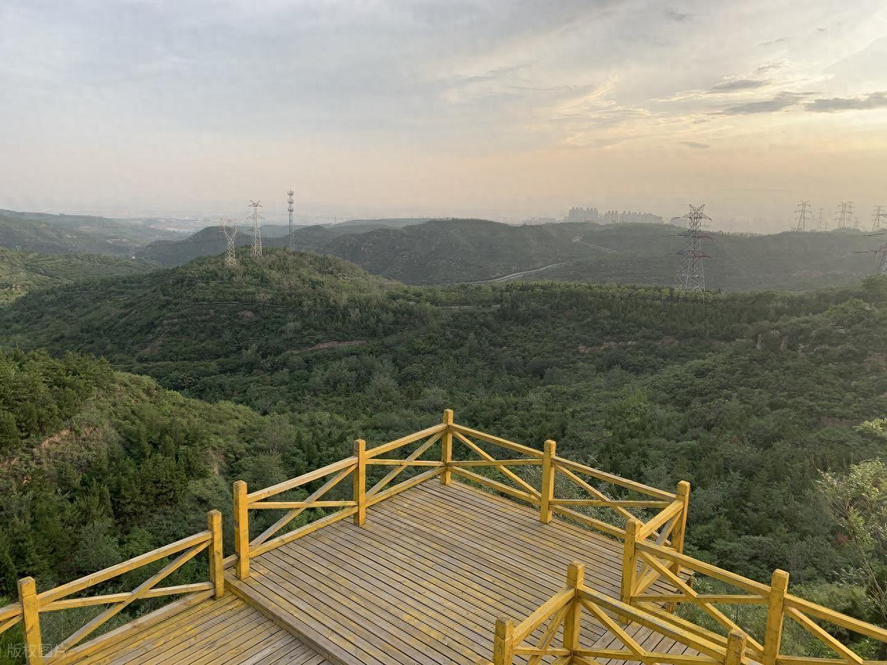 太原东山风水宝地积存千年墓葬，盖楼修路打桩发现，给保护出难题。2025年10