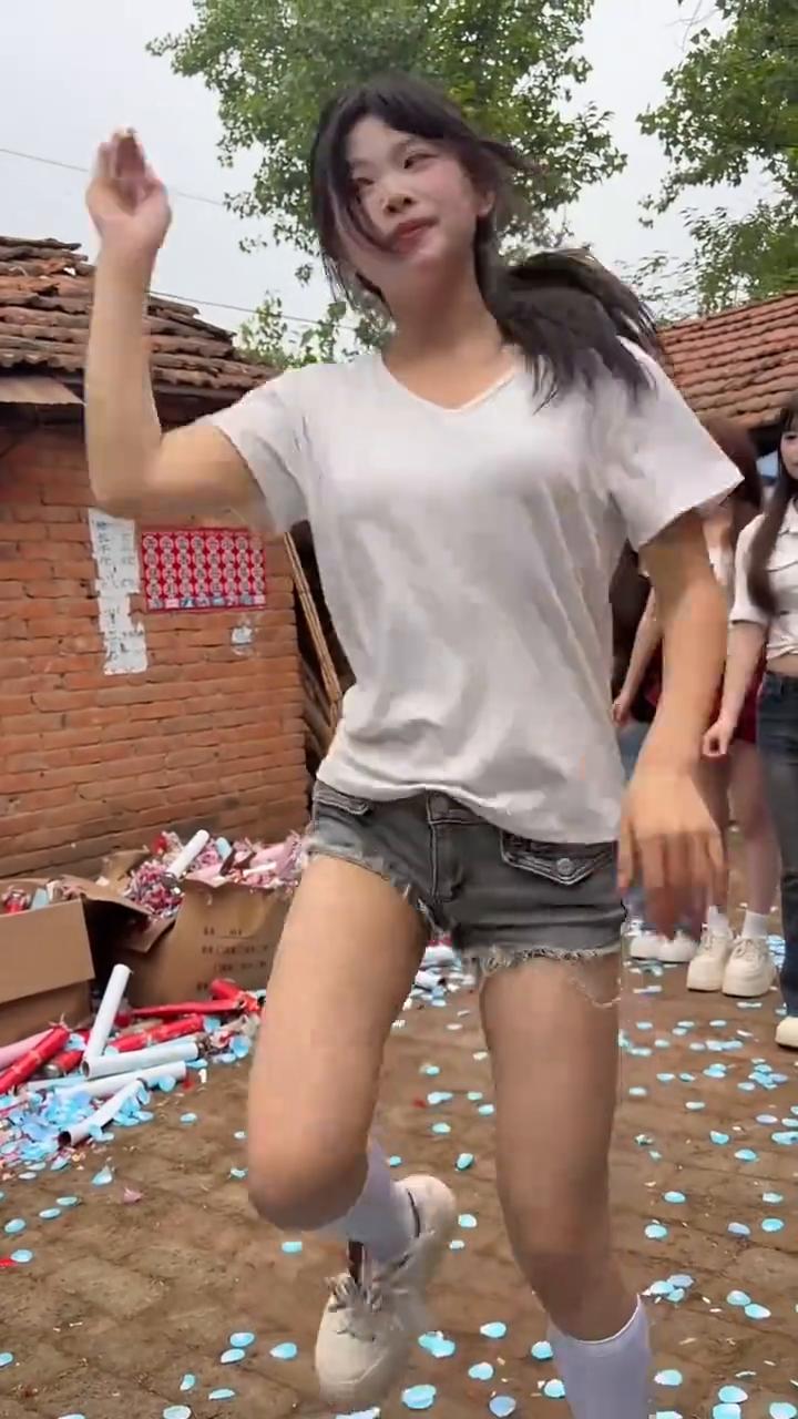 老板，说的是市场工作，所有人都站好。
