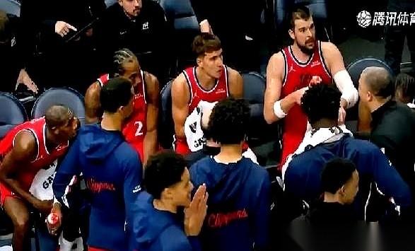 连小卡背靠背都不歇了，就差把命都搭上了，结果呢？还是输。还是被人家一记三分直