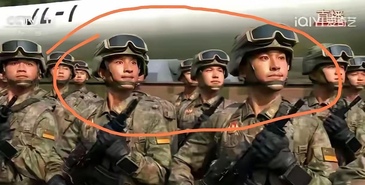 惊呆所有人：阅兵式上，这对双胞胎兄弟火出圈了！刚开始还以为只是长得相似，万万没想