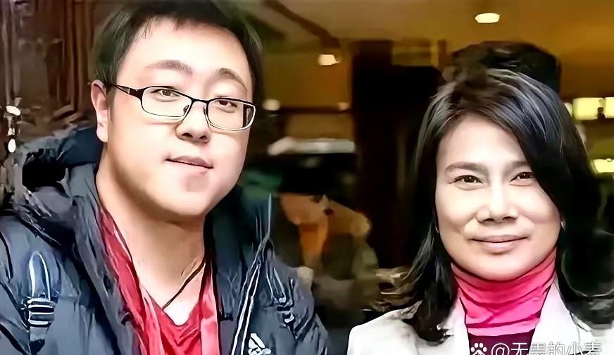 董明珠说:我儿子38岁，在重庆一家律师事务所工作，每个月工资5000块。?