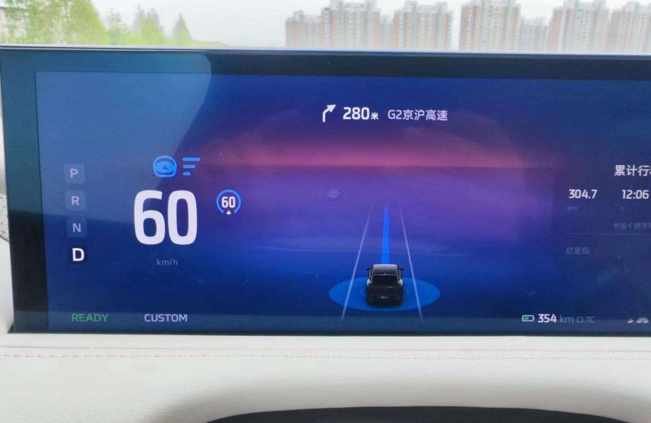 时速120公里，离前车只剩10米，辅助驾驶突然宣布：我不开了，请你接管。留给司机
