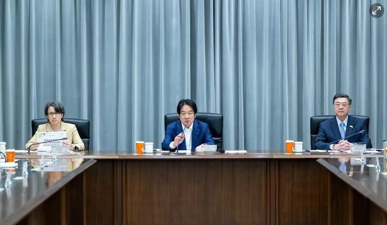 赖清德再次极限挑衅，“以武拒统”的野心暴露无遗。8月4日，在赖清德、萧美琴等人的