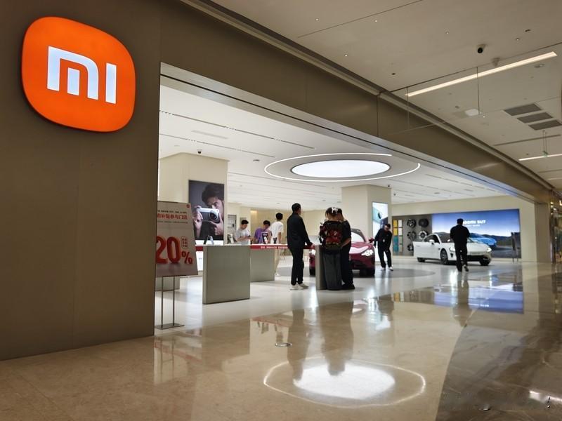 雷军说小米汽车熔岩橙配色敢买的太少，这话题一出来直接爆了，6亿阅读量可不是闹着玩