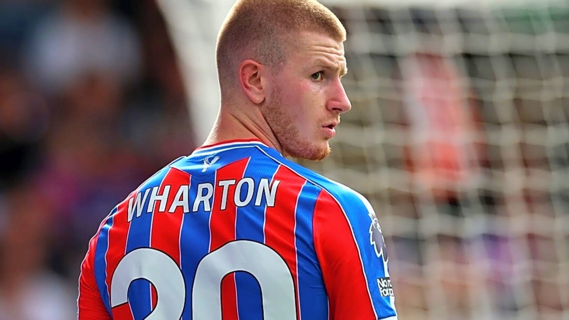 拆队！近两个转会窗，水晶宫接连失去中轴线核心球员艾泽和格伊，主帅也离队在即。虽