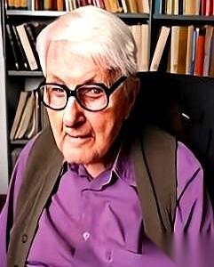 一两黄金，换一针救命药。在那个年代，一个中国人得了伤口感染，就等于被判了死缓。