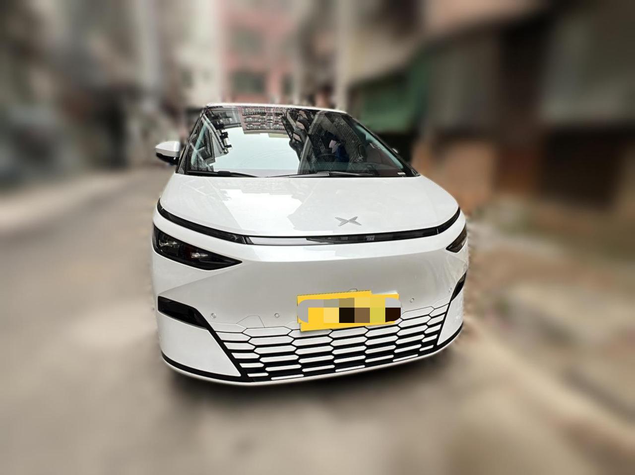 两年前36万提车，现在20万难卖！前两天验了一台小鹏X9，24年10月上牌，跑