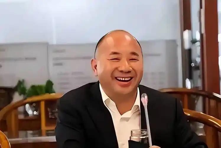 许家印在里面，因为比他更大的雷出现了，他可能很快就不会孤单了。 与该雷相比，