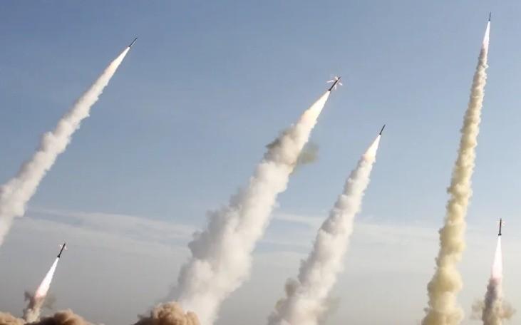 作为在军事圈摸爬滚打十几年的老军迷，看到美军真把5000磅的“巨型开罐器”砸