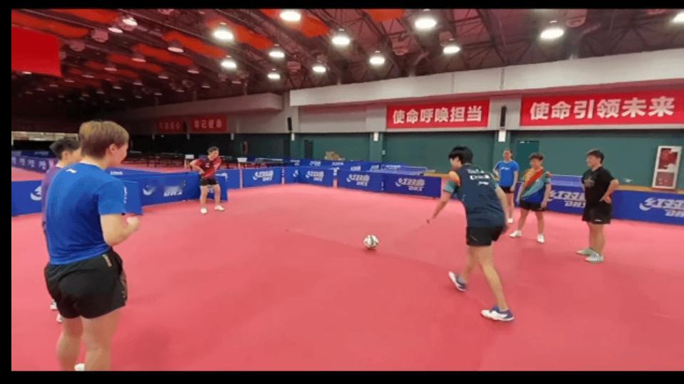 陈梦官宣去踢足球期待卫冕冠军陈梦啦[大笑]谁还没看过陈梦踢足球👇🏻陈梦乒乓