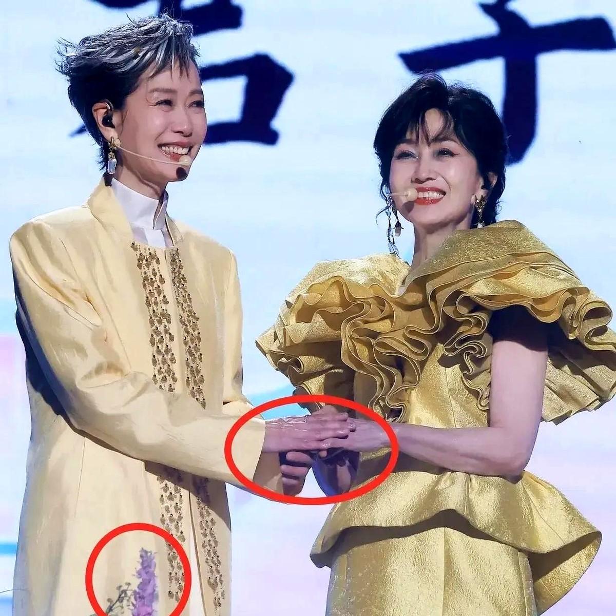 最近吃到一个大瓜，叶童在演唱会的后台故事比台前还精彩！姐妹们有没有发现，这回