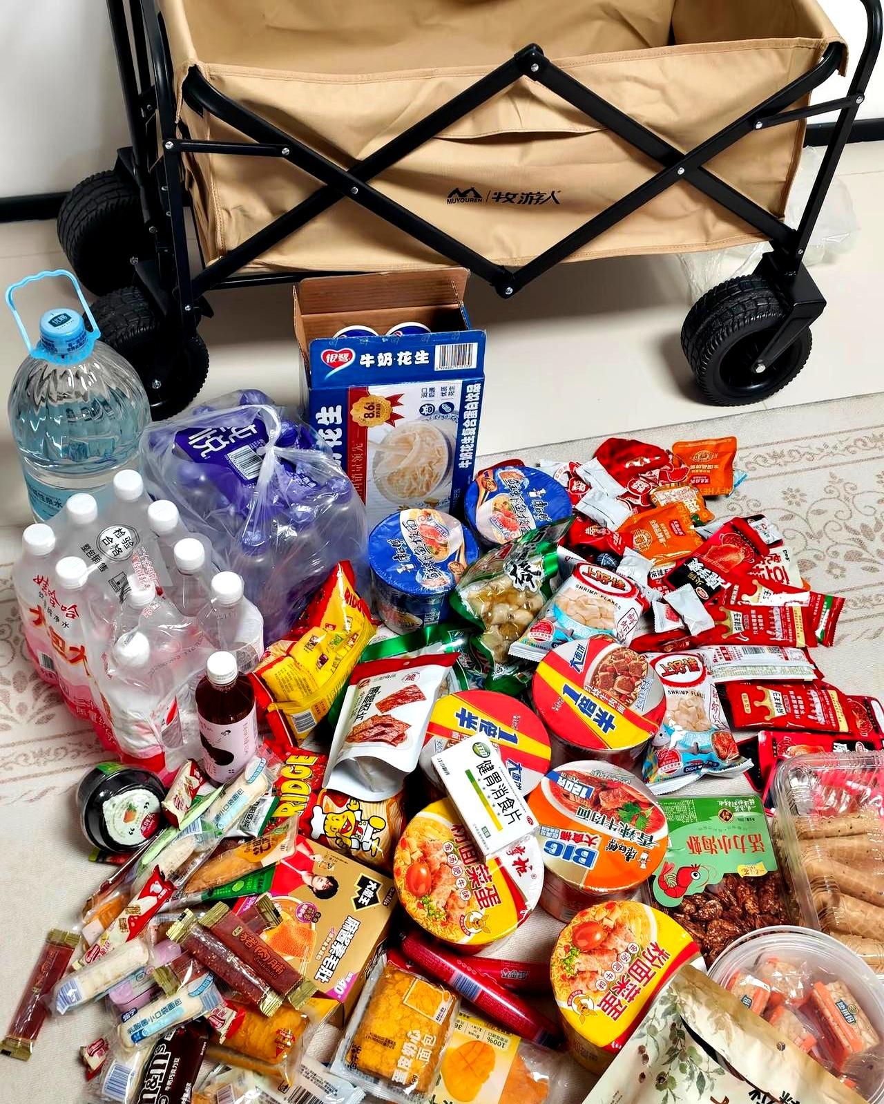 还没出门时，手机里先热闹了：“巴威到合肥没？”它却拐了个弯，擦着安徽蚌埠，直奔江