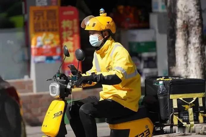 2000万外卖骑手，困在新国标电动车！午高峰的街头，外卖骑手李师傅盯着25