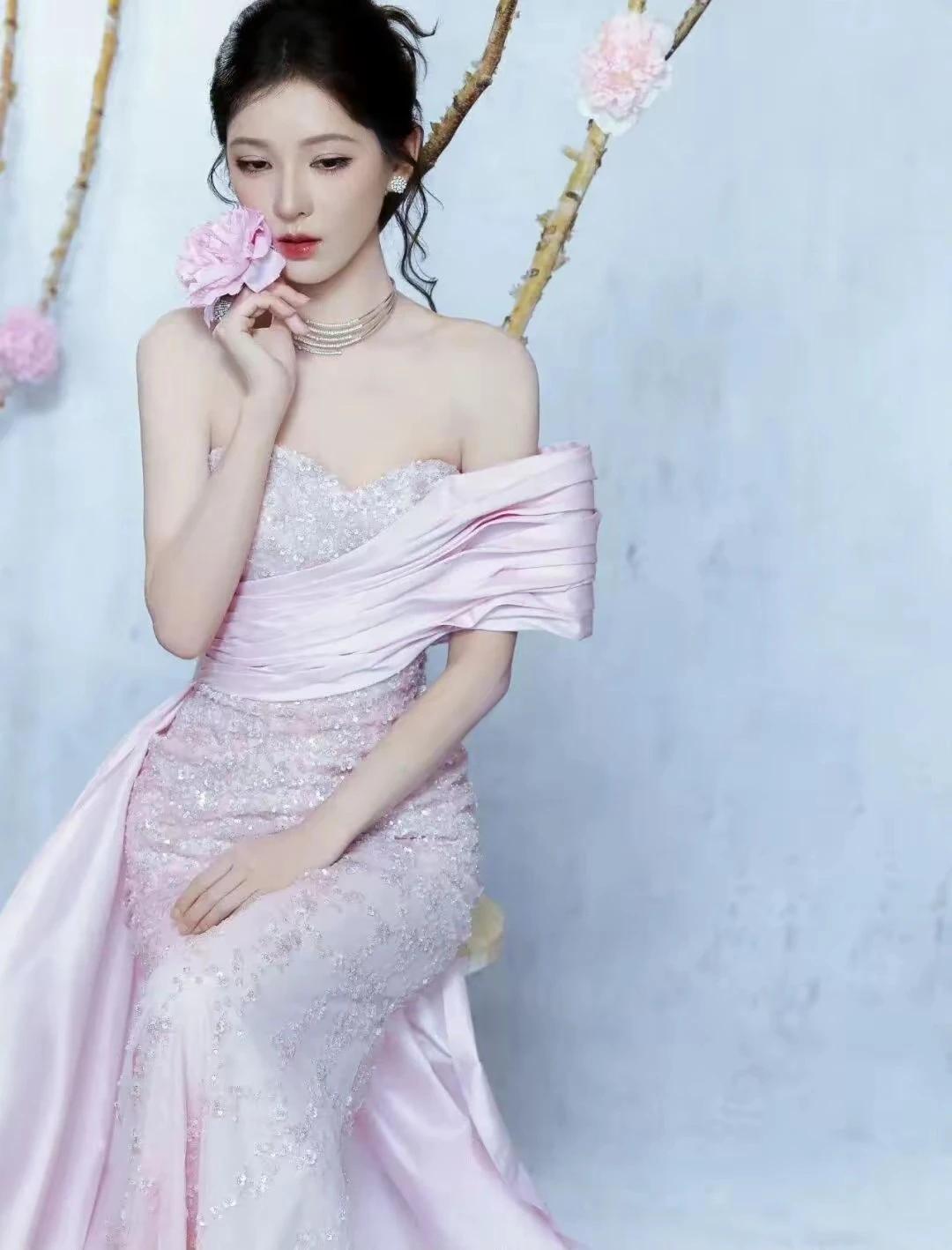 张予曦的颜值与身材真的杀疯了！[赞][赞]娱乐