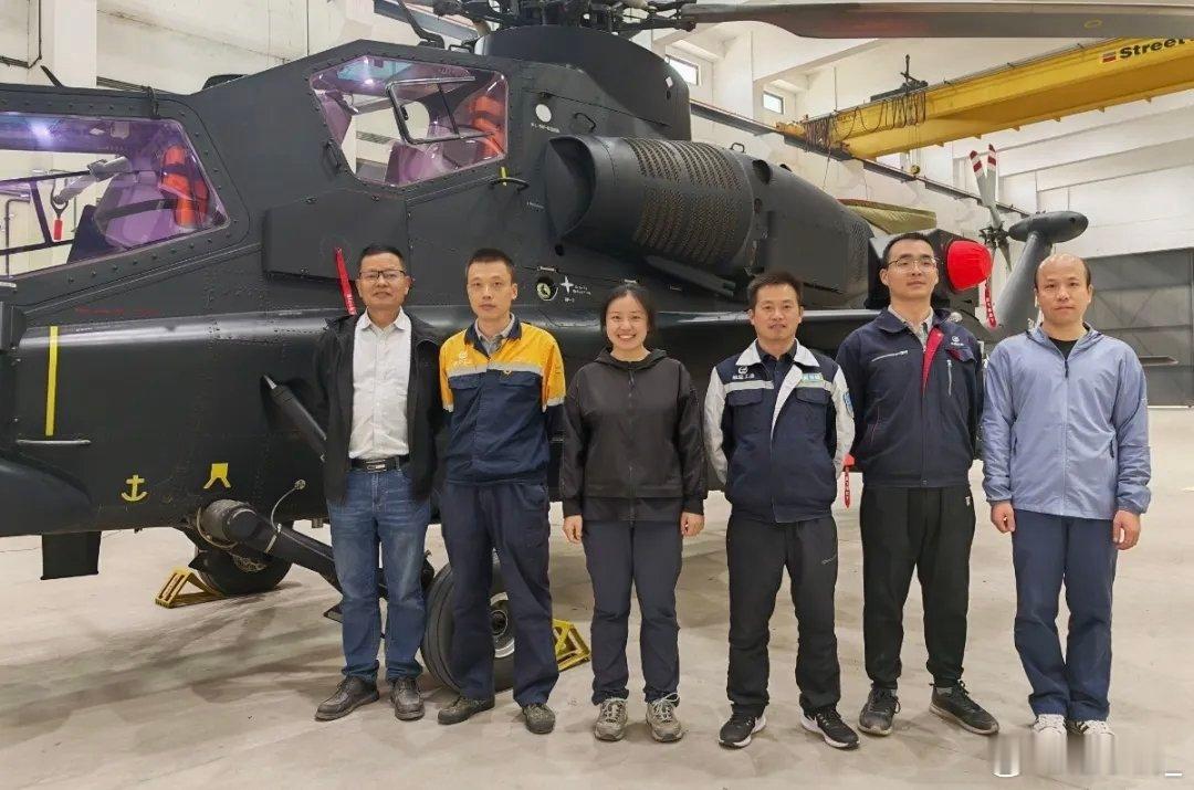 春节期间，昌河员工在巴基斯坦为巴陆军航空兵引进的Z-10ME攻击直升机提供维