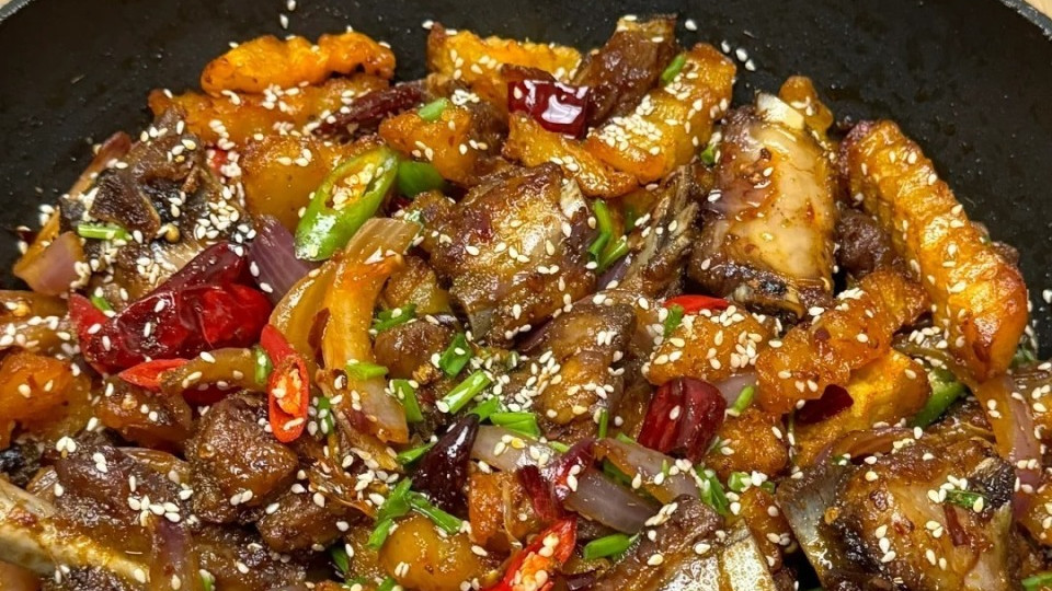 味蕾上的热辣狂欢的美味干锅排骨, 一口酥脆一口香!