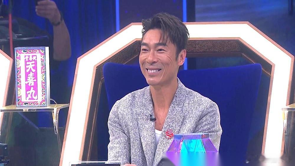 许志安一场节目的出场费，竟然要25万。最近TVB的《中年好声音4》“安歌之夜”