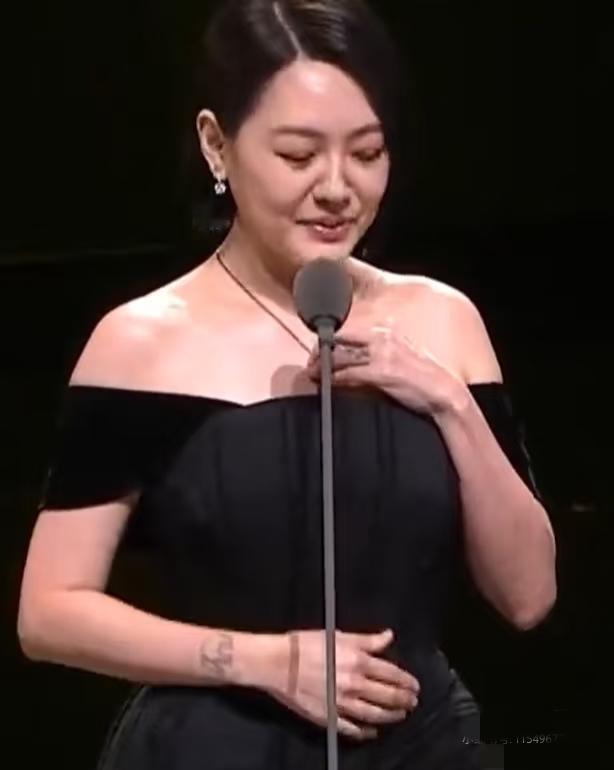 研究了大半天。终于从小S的长相发现一个道理。无论你长得再漂亮，再有钱，也千万