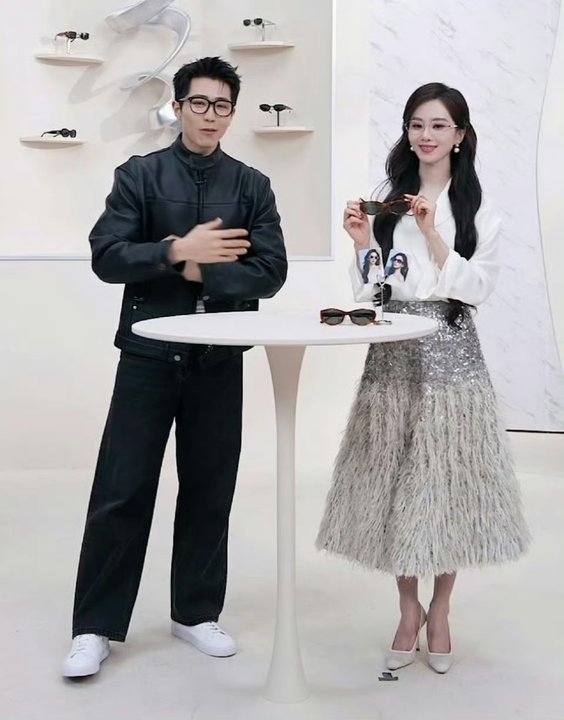 刘诗诗刘诗诗亮片羽毛半裙刘诗诗海伦凯勒直播直播生截好美的诗诗姐