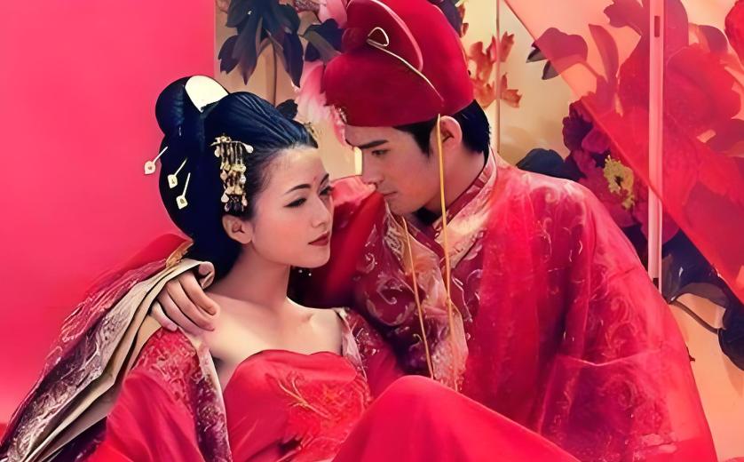 古代女子成婚之前，对男女之事完全不懂，所以出嫁前天晚上，母亲会悄悄塞给她一个东西