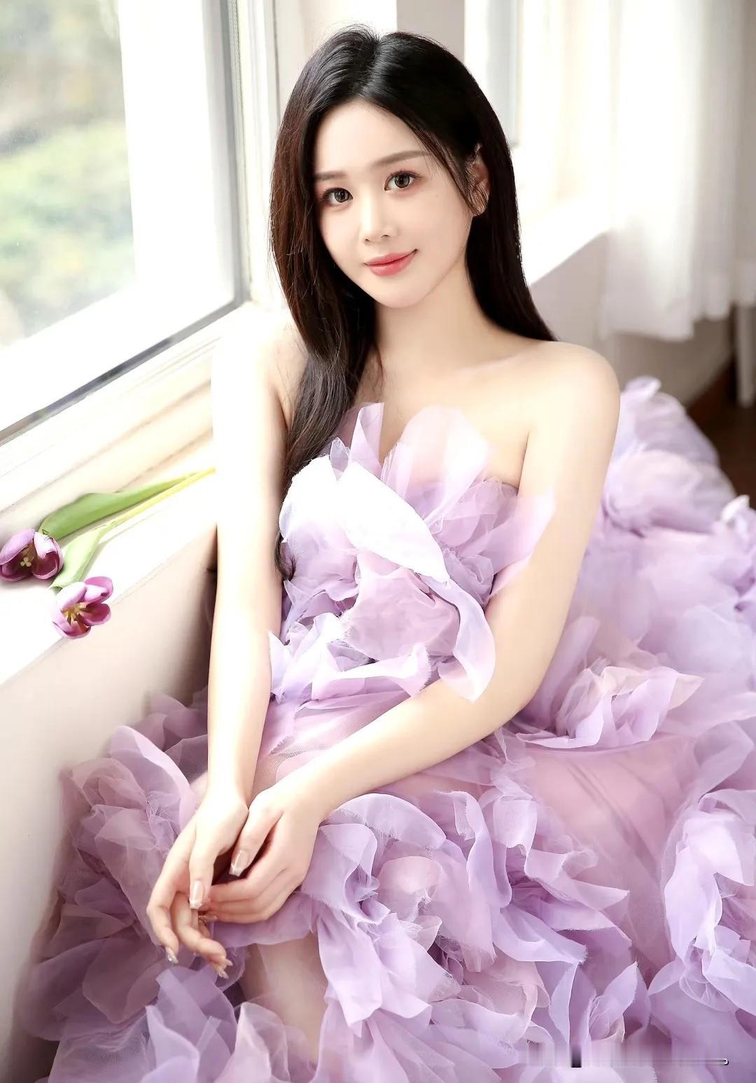 有你在，便是最好的时光。温柔纯洁美女。