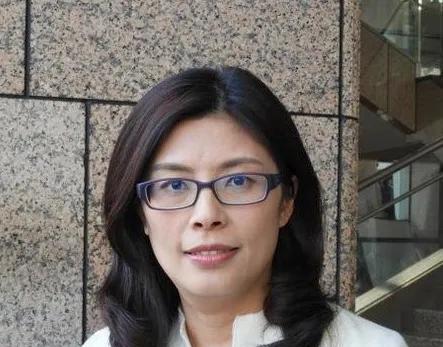 这次国民党主席改选，目前郑丽文以57%支持度领先，这数据挺亮眼的。朱立伦为了让卢