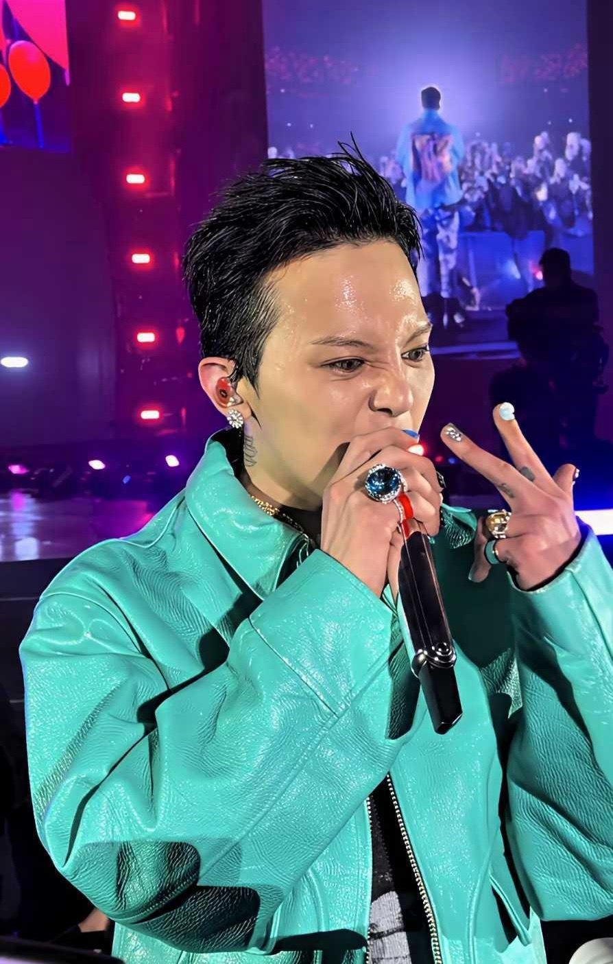 都是什么人喜欢权志龙，感觉他唱歌和私下完全是两个样子，权志龙不愧是Kpop之王！