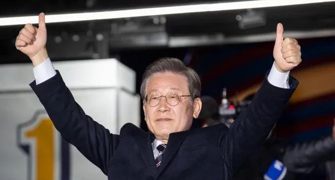 卢武铉、文在寅、李在明，韩国版的“桃园三结义”！这三个人亦师亦友，相互提携，先