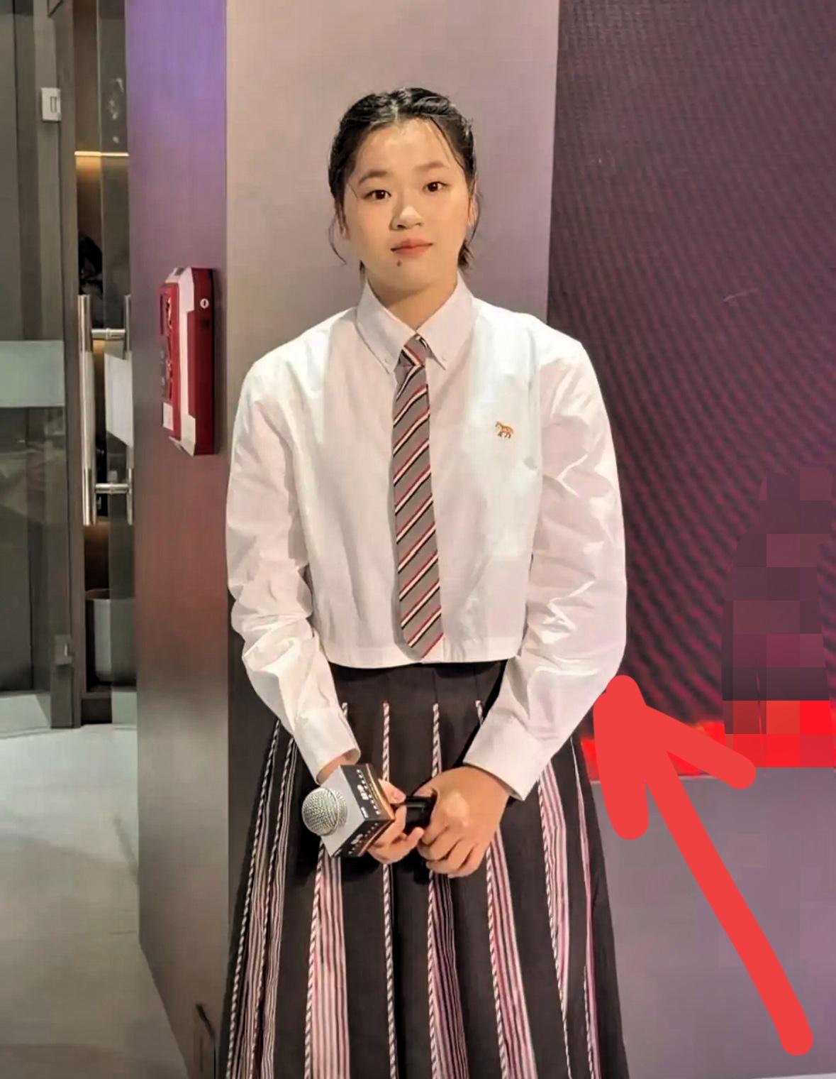 我闺蜜在上海活动现场亲眼见到全红婵，她说了个大实话，全红婵跟电视上差别太大了，