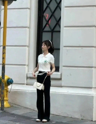 被娃娃脸的田曦薇给骗了，原来她这么高