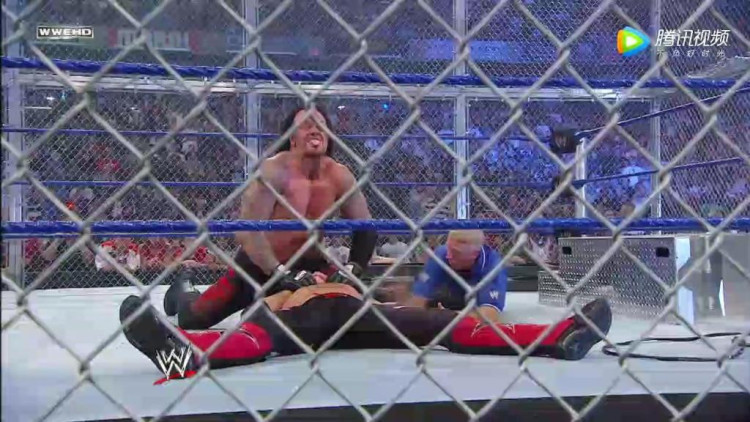 WWE 死神降临！送葬者引火焚烧擂台送艾吉下地狱